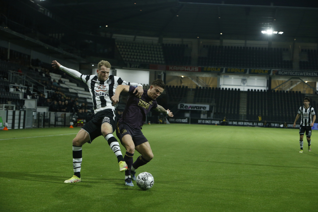 2021-12-18-Heracles-FC-Groningen-Nicolai-Laursen-en-Wessel-Dammers-1