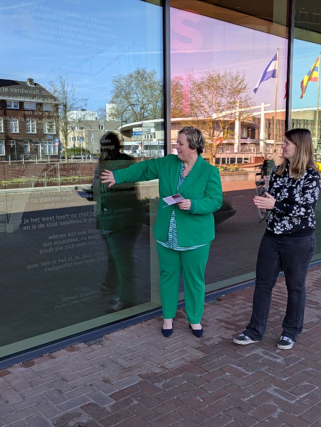 Stadsdichter Michelle Brouwer blijft een jaar langer in functie