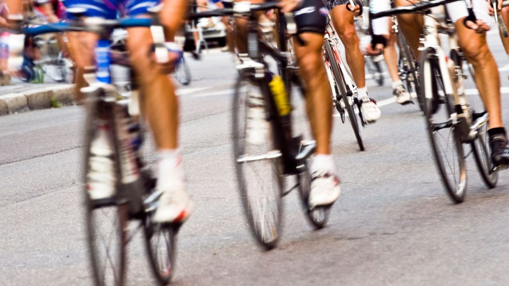 Zwaluwen zet middelbare scholieren op de fiets met nieuw project