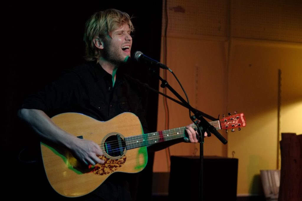 AWKWARD i te gast bij Paco Plumtrek