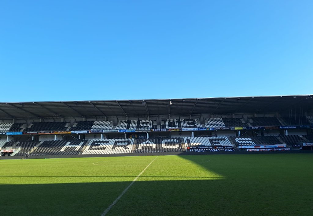 Heracles haalt Australische middenvelder naar Almelo