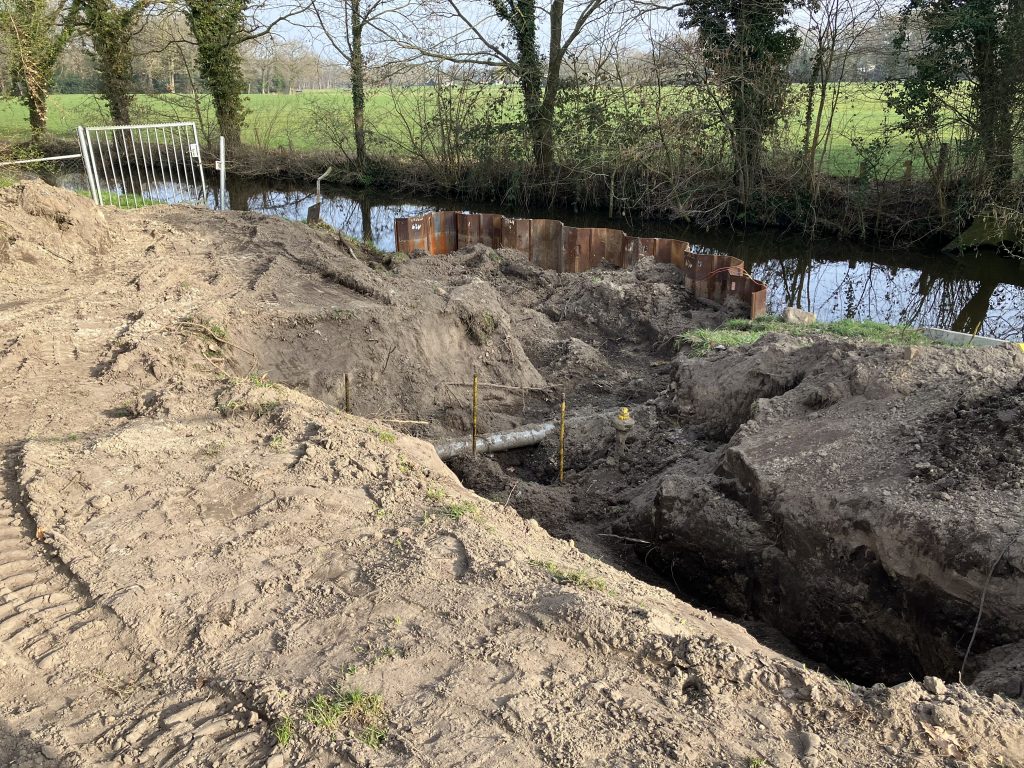 Tijdelijke damwanden geplaatst op kruising van van Rechteren Limpurgsingel en Hofstraat