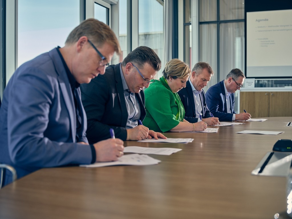 Almelo en partners tekenen voor duurzaam warmtenet:  samenwerking voor schone warmte