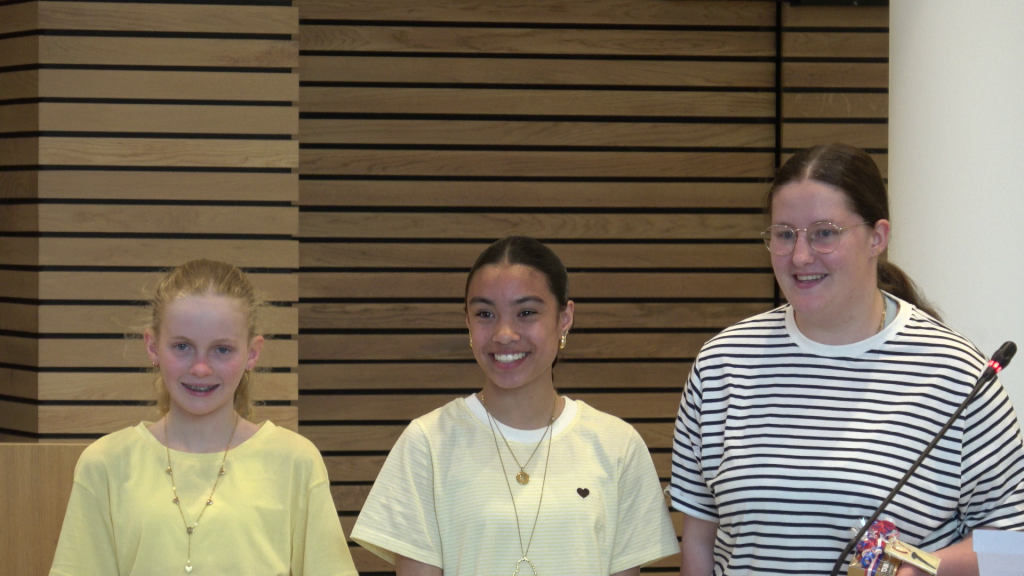 Jonge dichters dragen bij aan herdenken en vieren in Almelo