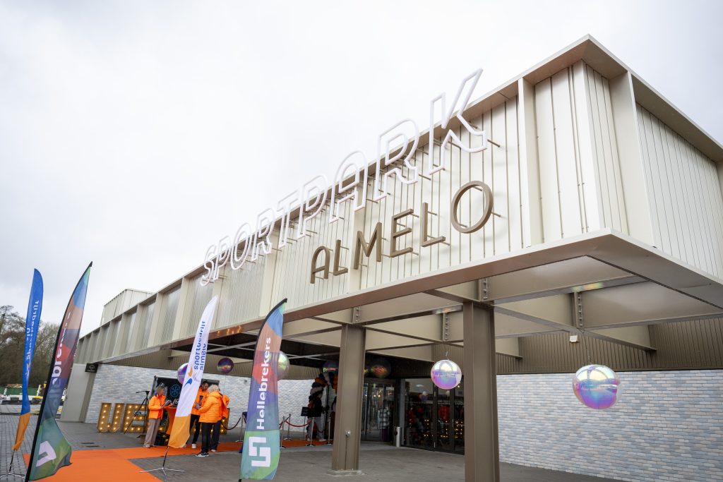 Opening Sportpark Almelo uitgesteld, lekkage en fout in zwembadvloer