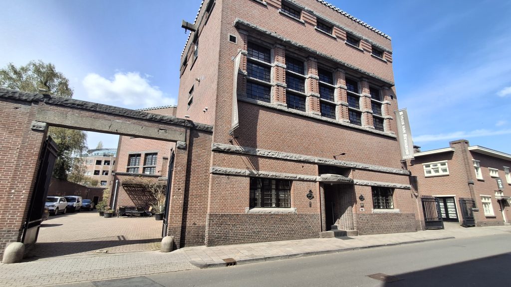 COA reageert op opvang in Almeloos hotel: “Gezinnen geplaatst in opdracht van ministerie”