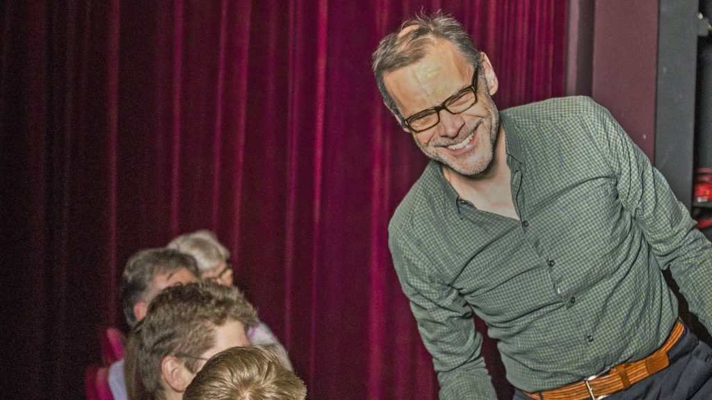 Detectiveparadijs in Hof 88: theatermaker Hans Aarsman onderzoekt hoe mensen denken