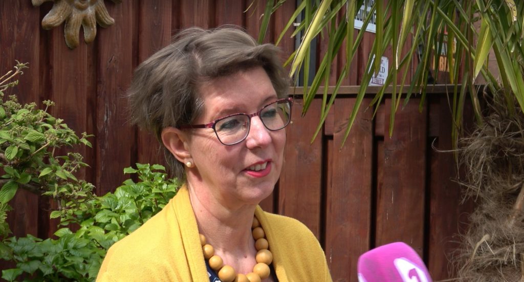 Almelose schrijfster Kirstin Rozema presenteert 66e boek: thriller Sereen