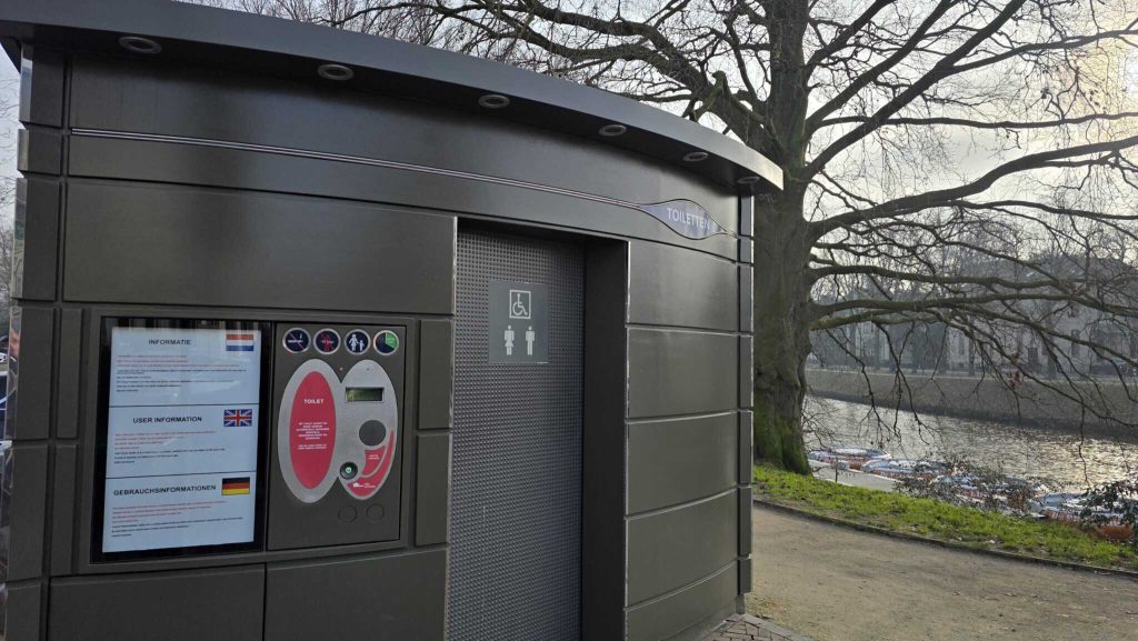 Almelo wil groeien naar 100.000 inwoners. “Maar waar blijven de openbare toiletten?” vraagt de eindredactie van Almelo1