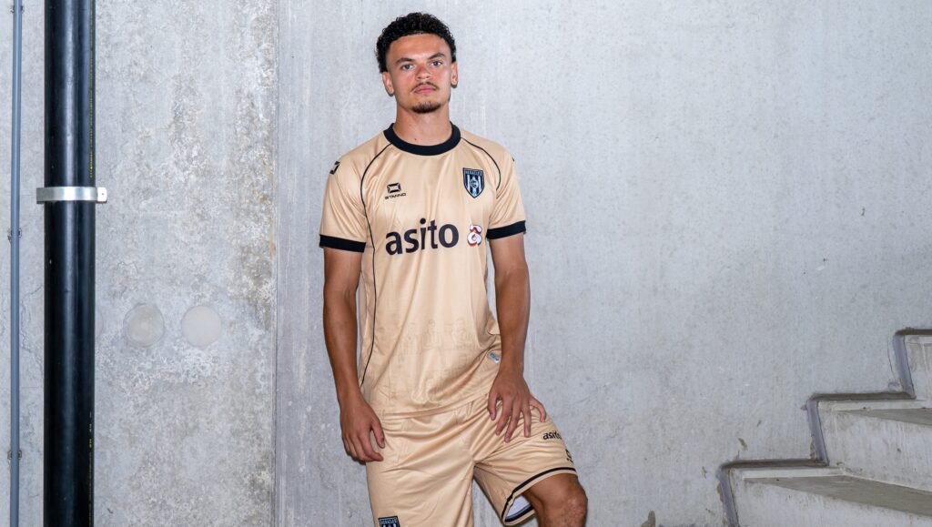 Heracles eert landskampioenen van 1927 met volledig gouden tenue
