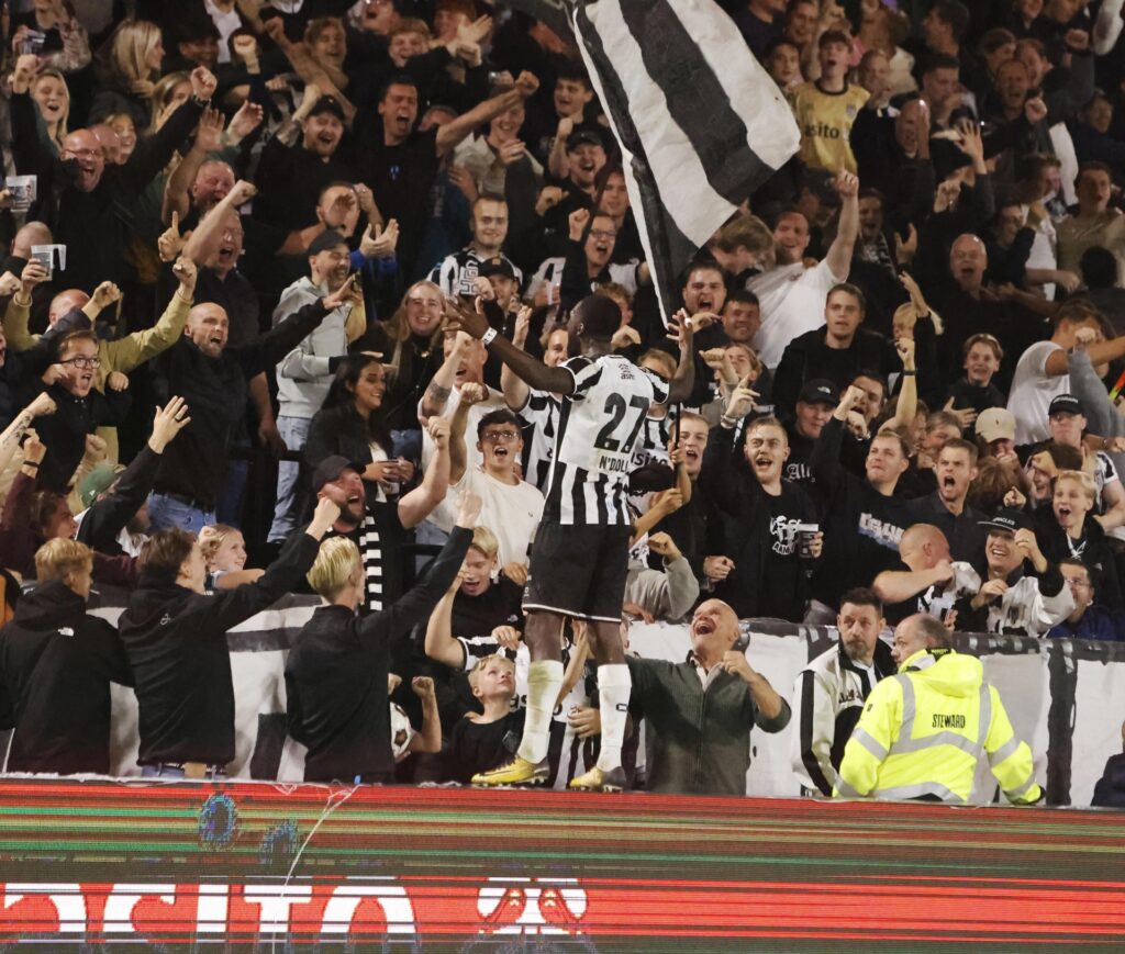 Heracles Almelo wint mede door hattrick van N’Djoli ruim van De Graafschap