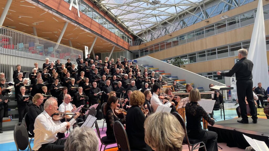 Concertkoor Almelo voert spectaculaire Carmina Burana uit in ROC van Twente
