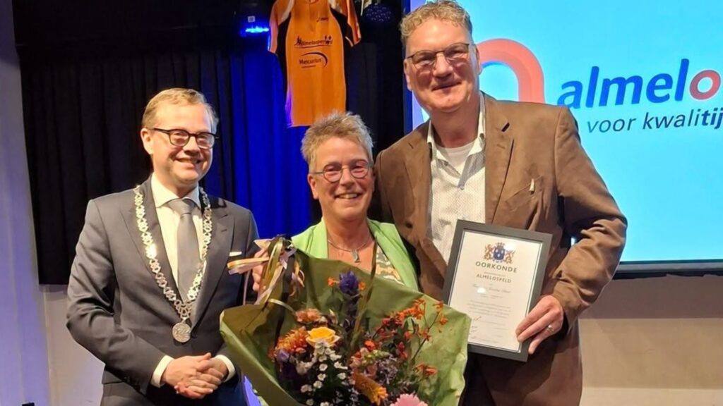 Philip Dhert krijgt Almelo Speld voor jarenlange inzet als vrijwilliger