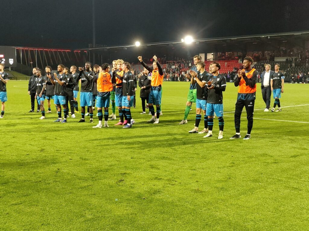 Heracles Almelo speelt gelijk tegen Helmond Sport, 2-2, maar nog geen periodetitel