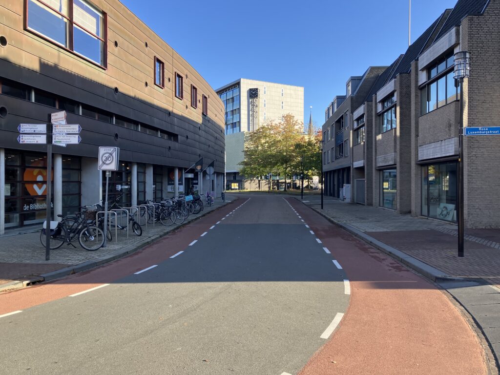 Almelo wil Het Baken vergroenen: smallere rijbaan en meer ruimte voor voetgangers