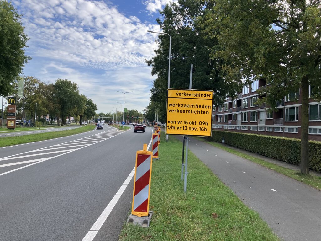 Vier weken lang werkzaamheden aan verkeerslichten van Rechteren Limpurgsingel
